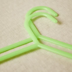 BIECO Appendini In Plastica 8 Pezzi Verde -Negozio online Pink Or Blue bieco appendini in plastica 8 pezzi verde a050372 4