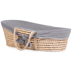 CHILDHOME Culla In Foglia Di Mais Incl. Materasso E Rivestimento, Grigio -Negozio online Pink Or Blue childhome culla in foglia di mais incl materasso e rivestimento grigio a330507 1