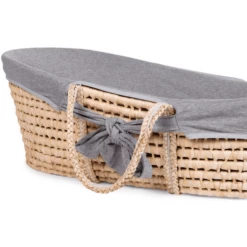 CHILDHOME Culla In Foglia Di Mais Incl. Materasso E Rivestimento, Grigio -Negozio online Pink Or Blue childhome culla in foglia di mais incl materasso e rivestimento grigio a330507 2