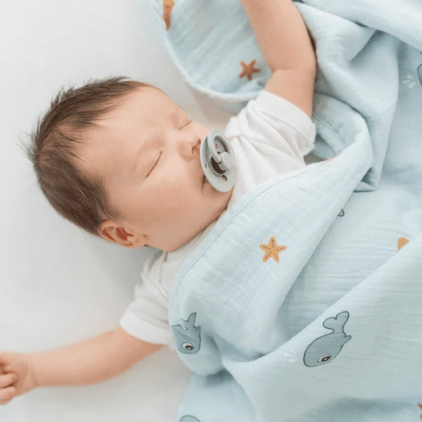 Done By Deer Coperta Per Neonati In Mussola Wally Blue 4 Done By Deer Coperta Per Neonati In Mussola Wally Blue - immagine 2