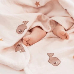 Done By Deer Coperta Per Neonati In Mussola Wally Rosa 10 Done By Deer Coperta Per Neonati In Mussola Wally Rosa -Negozio online Pink Or Blue done by deer coperta per neonati in mussola wally rosa a388932 3