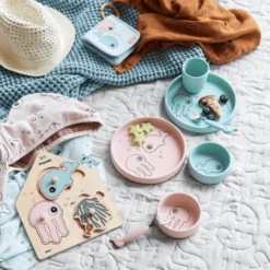 Done By Deer ™ Set Di Piatti Waterfriends Rosa, Dal 6° Mese -Negozio online Pink Or Blue done by deer set di piatti waterfriends rosa dal 6 mese a286981 2