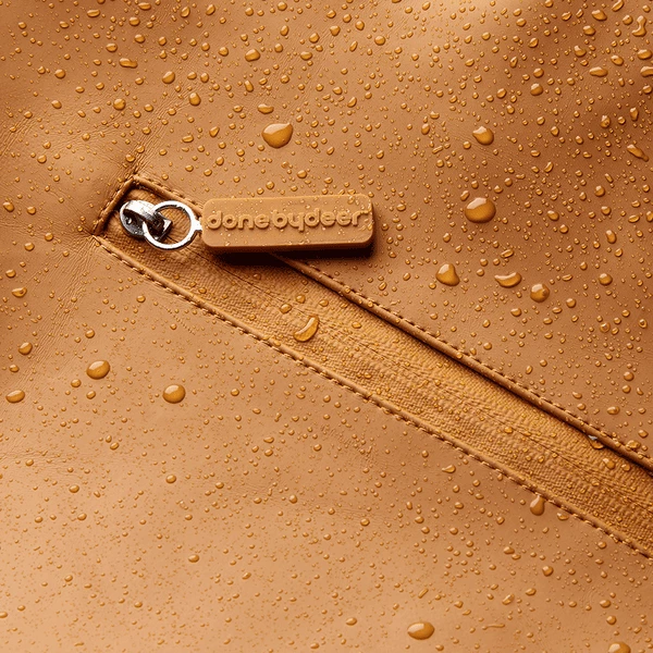 Done By Deer ™ Zaino Fasciatoio, Senape 6 Done By Deer ™ Zaino Fasciatoio, Senape - immagine 4