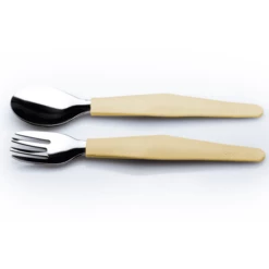 Everyday Baby Posate Per Imparare A Mangiare, Acciaio Inossidabile Con Manico In Silicone, 2 Pezzi Morbido Yellow -Negozio online Pink Or Blue everyday baby posate per imparare a mangiare acciaio inossidabile con manico in silicone 2 pezzi morbido yellow a344142 2
