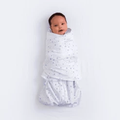 HALO® SleepSack® Sacco Nanna Senza Maniche 1,5 TOG - Bianco Con Dettagli Blu -Negozio online Pink Or Blue halo sleepsack sacco nanna senza maniche 1 5 tog bianco con dettagli blu a378477 3