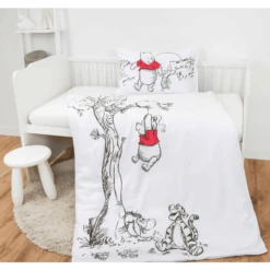 HERDING Set Lenzuola Winnie The Pooh 100 X 135cm 8 HERDING Set Lenzuola Winnie The Pooh 100 X 135cm -Negozio online Pink Or Blue herding set lenzuola winnie the pooh 100 x 135cm a325061 1