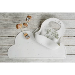 KINDSGUT Tovaglietta Nuvola, Coriandoli In Grigio Chiaro -Negozio online Pink Or Blue kindsgut tovaglietta nuvola coriandoli in grigio chiaro a325055 4