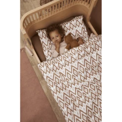 Meyco Biancheria Da Letto Per Lettino 100 X 135 Cm Ikat Sand / Uni Toffee -Negozio online Pink Or Blue meyco biancheria da letto per lettino 100 x 135 cm ikat sand uni toffee a378649 1