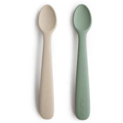 Mushie Cucchiaio In Silicone, Cambridge Blue/Shifting Sand -Negozio online Pink Or Blue mushie cucchiaio in silicone cambridge blue shifting sand a399508 3