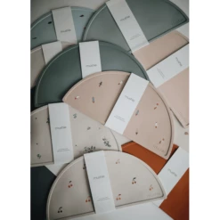 Mushie Tovaglietta In Silicone, Ciliegie -Negozio online Pink Or Blue mushie tovaglietta in silicone ciliegie a399010 3