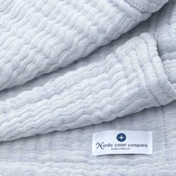 Nordic Coast Company Coperta Di Mussola Blu Chiaro 90 X 120 Cm 10 Nordic Coast Company Coperta Di Mussola Blu Chiaro 90 X 120 Cm -Negozio online Pink Or Blue nordic coast company coperta di mussola blu chiaro 90 x 120 cm a316462 3