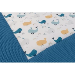 Ullenboom Coperta A Gattoni Waffle Piqué Motivo Balene Blu 120x120 Cm -Negozio online Pink Or Blue ullenboom coperta a gattoni waffle pique motivo balene blu 120x120 cm a362175 3