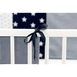 Ullenboom Paracolpi Per Culla 140x70 Cm Con Design A Toppe, Blu/azzurro/grigio (420 Cm Tutt'intorno) -Negozio online Pink Or Blue ullenboom paracolpi per culla 140x70 cm con design a toppe blu azzurro grigio 420 cm tuttintorno a268842 2