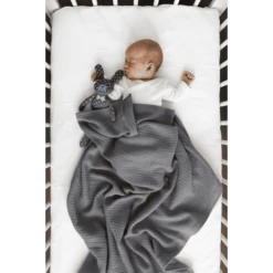 VINTER& BLOOM Coperta Soft Grid - Grigio Scuro -Negozio online Pink Or Blue vinter bloom coperta soft grid grigio scuro a383090 4